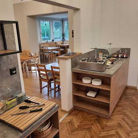 Fruehstueckshaus Wunderland Bed and Breakfast Laa an der Thaya Buitenkant foto