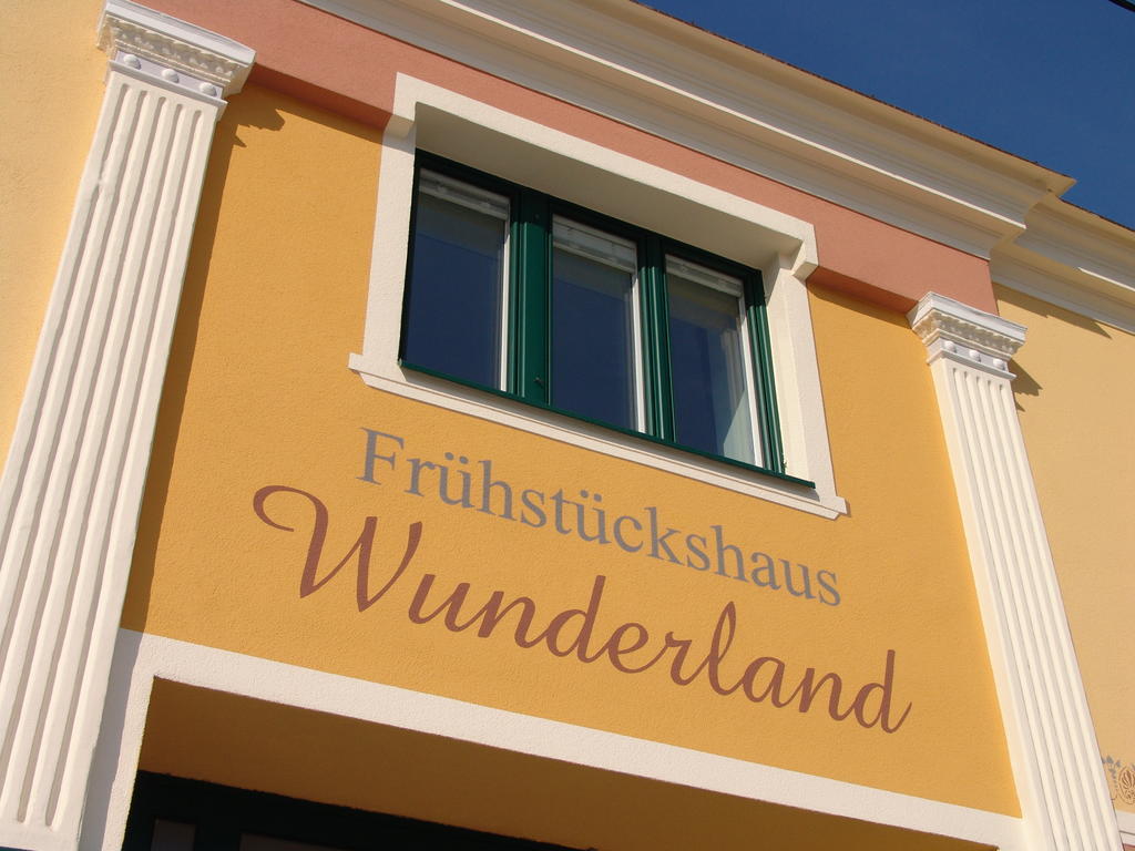 Fruehstueckshaus Wunderland Bed and Breakfast Laa an der Thaya Buitenkant foto