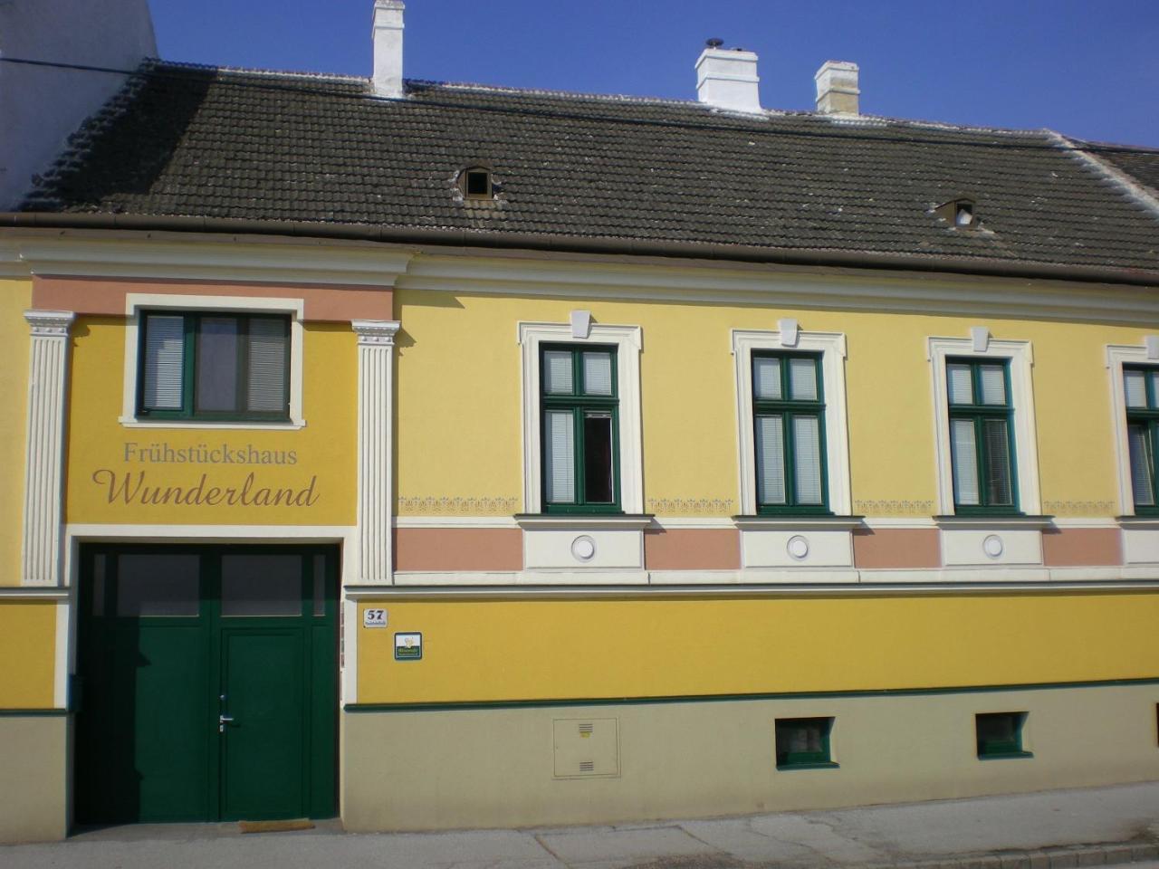 Fruehstueckshaus Wunderland Bed and Breakfast Laa an der Thaya Buitenkant foto