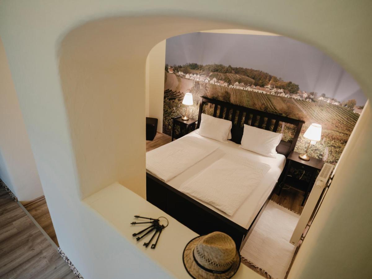 Fruehstueckshaus Wunderland Bed and Breakfast Laa an der Thaya Buitenkant foto