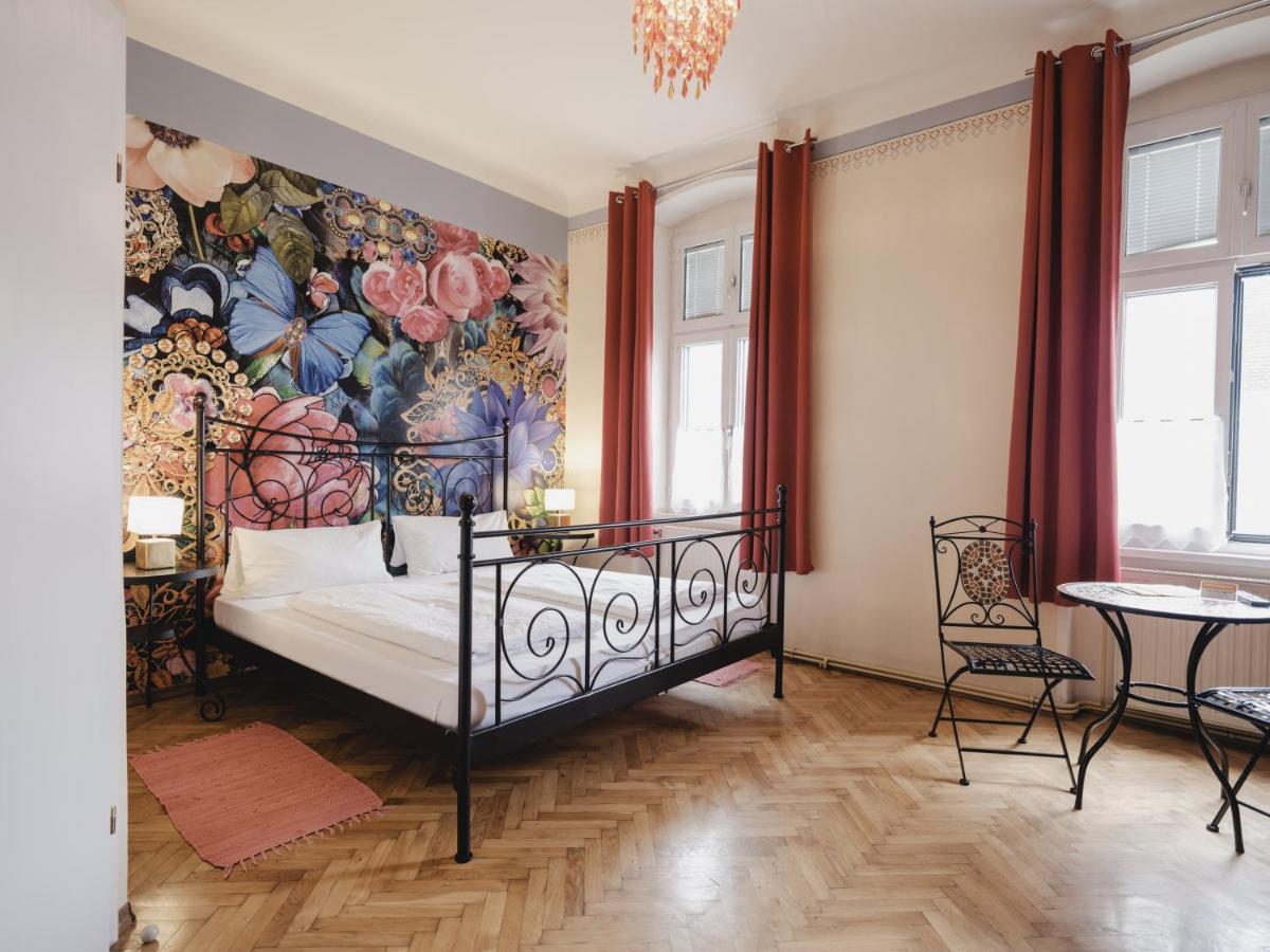Fruehstueckshaus Wunderland Bed and Breakfast Laa an der Thaya Buitenkant foto